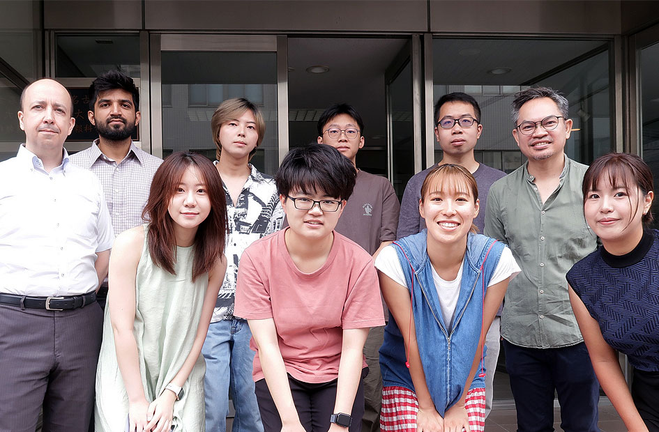 Group photo of the laboratory in 2024